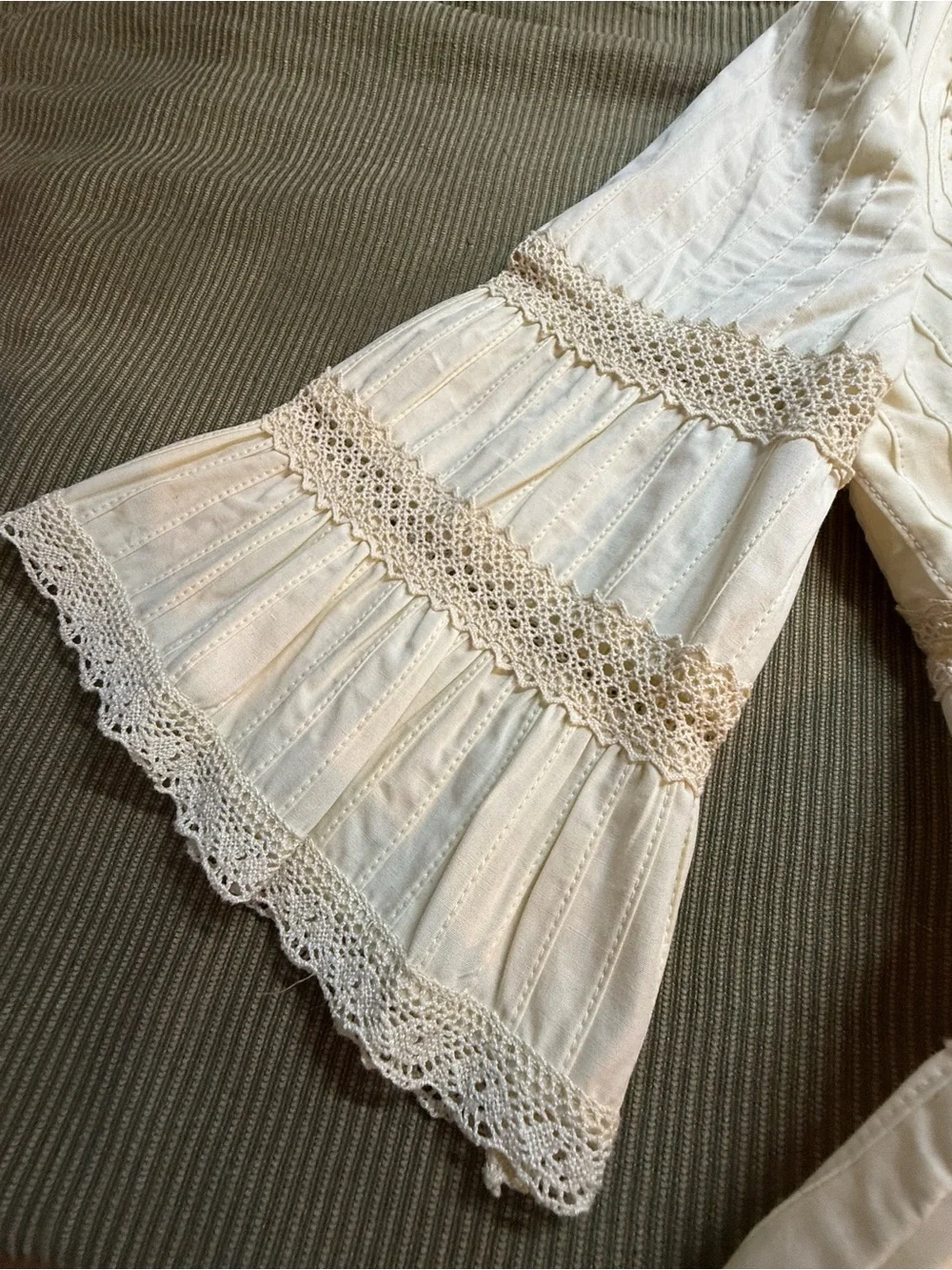 Nanette Lepore Cream Lace Trimmed Button-Front Blouse With Bell Sleeves Size 2 - Picture 6 of 9